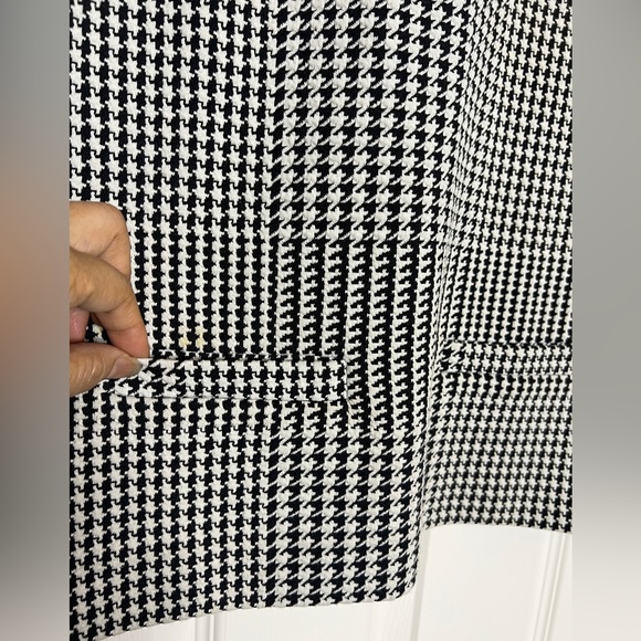 🖤Ann Taylor Houndstooth Blouse - Picture 4 of 6